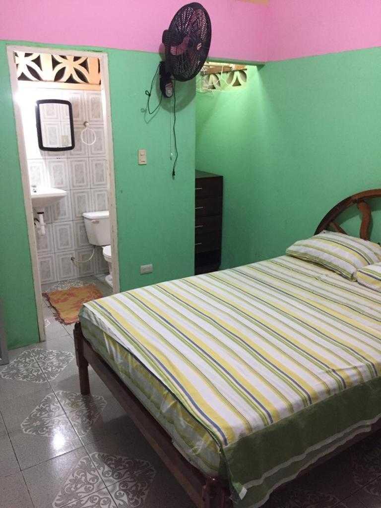 Hostal Camping Beach Salinas  Buitenkant foto