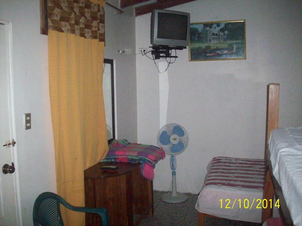 Hostal Camping Beach Salinas  Buitenkant foto